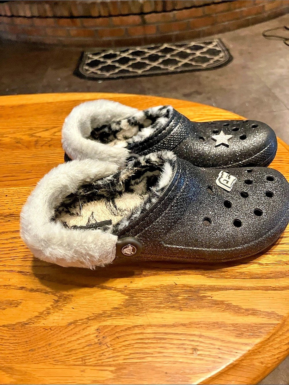 Crocs Mammoth Luxe Glitter Clog Black & White